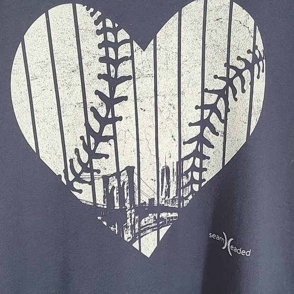 New York Heart Baseball T-Shirt With Skyline NWT - Picture 7 of 11